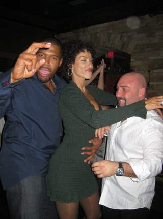 Illustration for article titled It's Never A Real New Year's Party Until Jay Glazer Licks Your Face